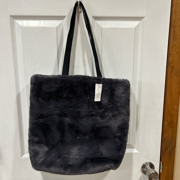 NY&C Faux Fur Tote Bag – Gray – NWT - Picture 3 of 8